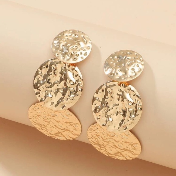 Last! Gold hammered statement drop earrings stud - Picture 2 of 4